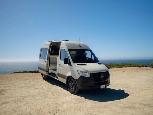 Used 2021 Mercedes-Benz Sprinter 2500 image 47