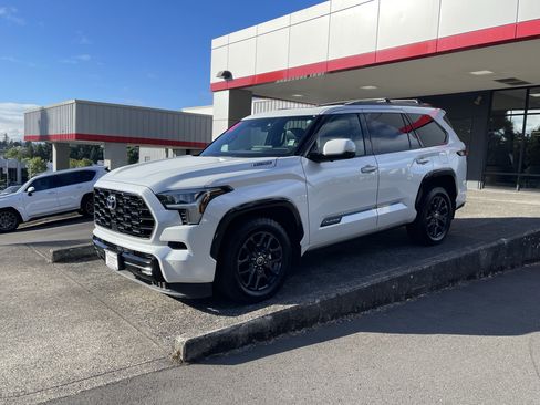 Certified 2023 Toyota Sequoia Platinum AWD/4WD image 4