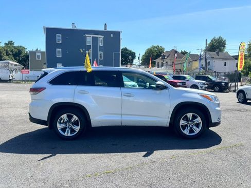 Used 2016 Toyota Highlander Limited w/ Driver Technology Package AWD/4WD image 5