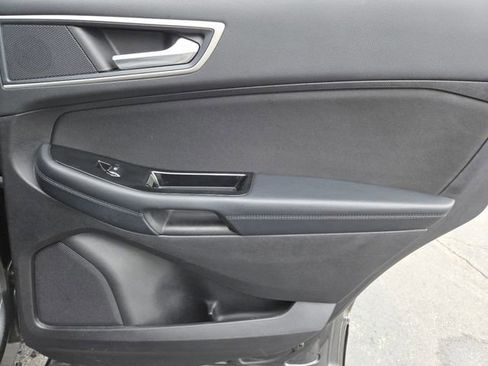 Used 2018 Ford Edge SEL image 21