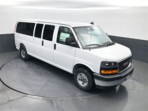 New 2025 GMC Savana 3500 LT w/ LT Preferred Equipment Group image 19