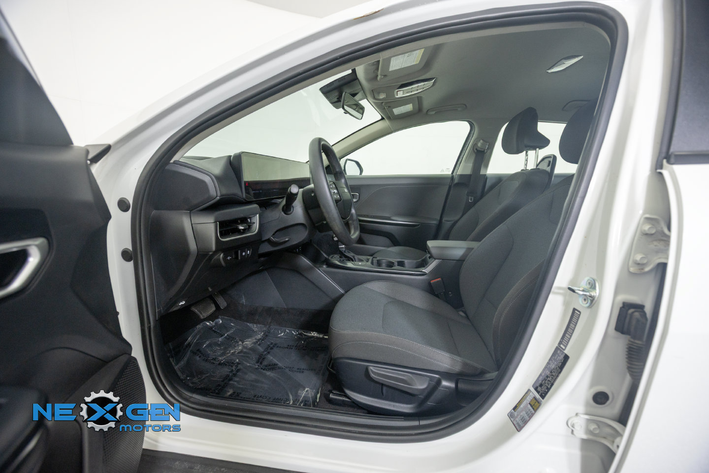 Used 2025 Kia K4 FWD image 14