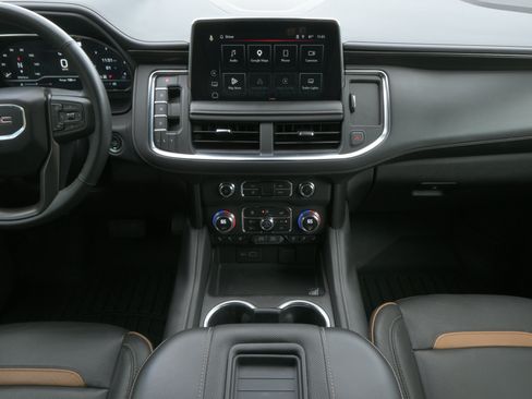 Used 2023 GMC Yukon AT4 w/ AT4 Premium Package AWD/4WD image 15