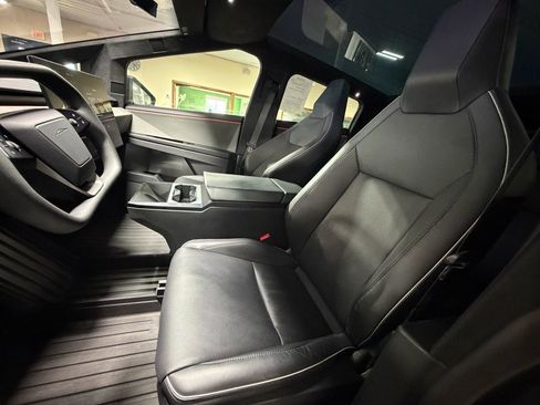 Used 2024 Tesla Cybertruck AWD Crew Cab image 18