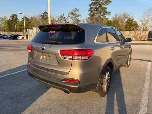 Used 2018 Kia Sorento L image 5