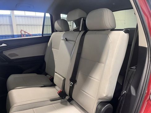 Used 2019 Volkswagen Tiguan SE image 17