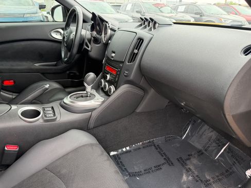 Used 2009 Nissan 370Z Touring w/ Sport Pkg RWD image 2
