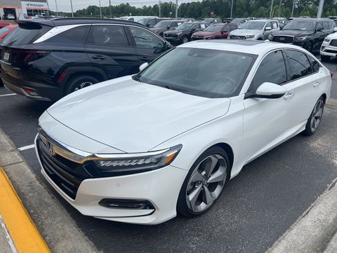 Used 2018 Honda Accord Touring image 1
