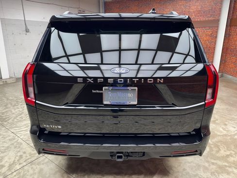 Certified 2025 Ford Expedition Active AWD/4WD image 4