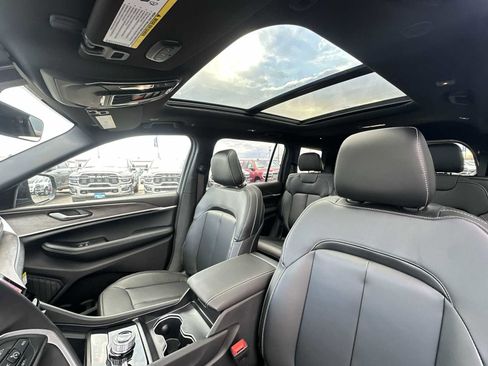 New 2025 Jeep Grand Cherokee L Limited image 16