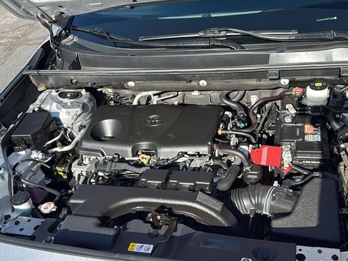 Used 2021 Toyota RAV4 XLE AWD/4WD image 27