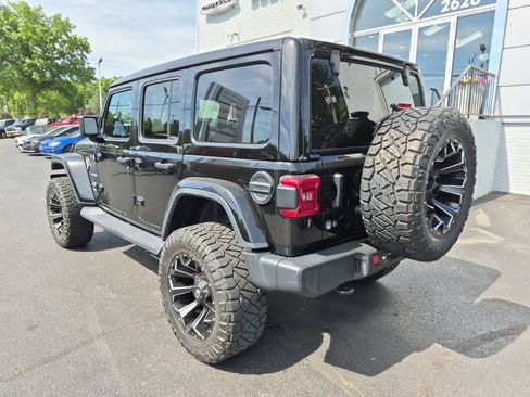 Used 2018 Jeep Wrangler Unlimited Sahara AWD/4WD image 3