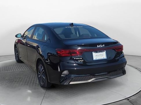 Used 2023 Kia Forte LXS FWD image 3