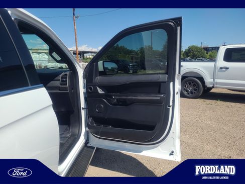 Used 2021 Ford Expedition XLT AWD/4WD image 16