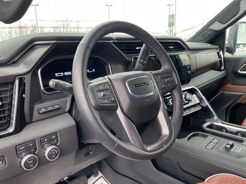 Used 2025 GMC Sierra 2500 Denali Ultimate w/ Max Trailering Package image 11