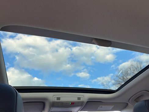 Certified 2022 Volkswagen Jetta SEL image 17