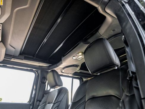 Used 2021 Jeep Wrangler Unlimited Sahara image 9