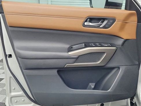 Used 2024 Nissan Pathfinder Platinum w/ Cargo Package image 18