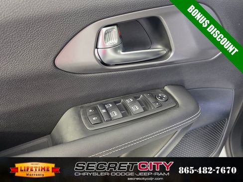 New 2026 Chrysler Voyager LX image 12