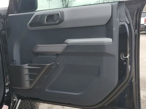 Used 2023 Ford Bronco Badlands image 36