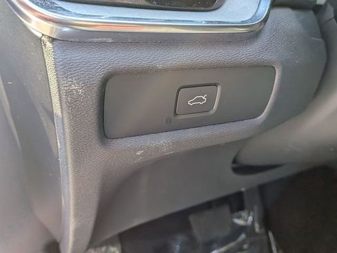 Certified 2025 Volvo V60 B5 Cross Country Ultra image 22