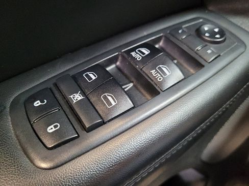 Used 2018 Jeep Grand Cherokee Laredo RWD image 27