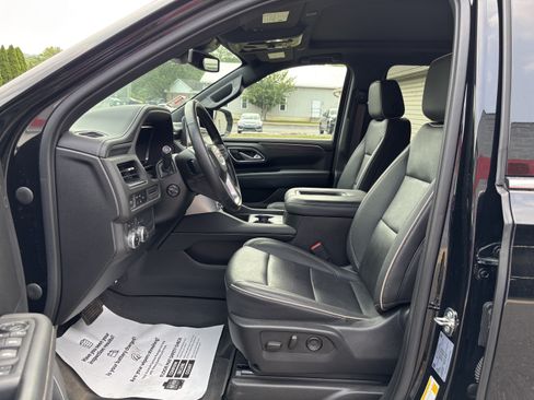 Used 2023 GMC Yukon XL SLT w/ SLT Premium Package AWD/4WD image 13