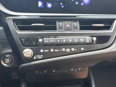 Used 2024 Lexus ES 350 w/ Premium Package FWD image 9