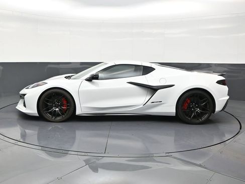 Used 2025 Chevrolet Corvette Z06 image 2