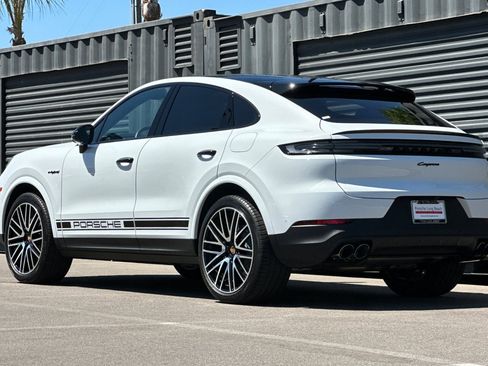 Used 2026 Porsche Cayenne E-Hybrid Coupe AWD/4WD image 3