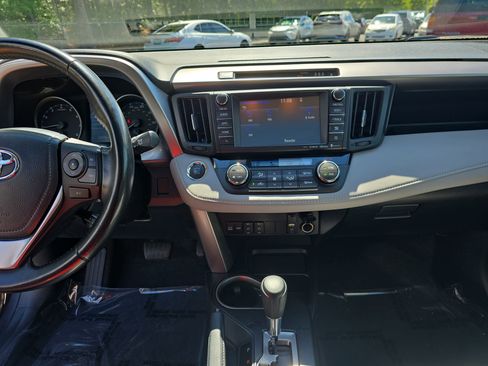 Used 2018 Toyota RAV4 XLE AWD/4WD image 20