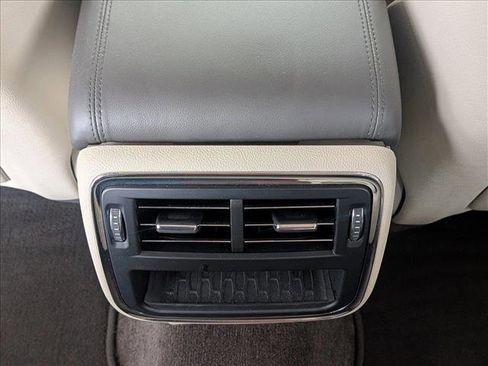 Used 2018 Lincoln Continental Select image 16