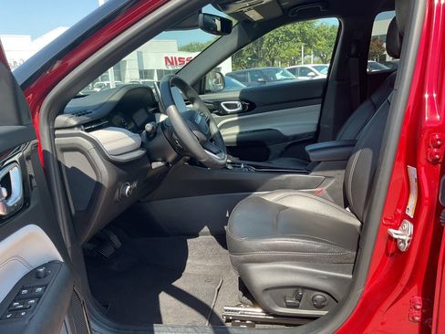 Used 2025 Jeep Compass Limited AWD/4WD image 9