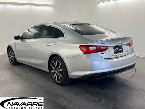 Used 2017 Chevrolet Malibu LT w/ Leather Package FWD image 5