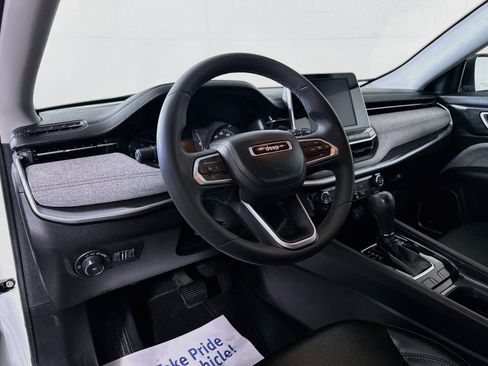 Used 2022 Jeep Compass Latitude w/ Sun and Sound Group FWD image 9