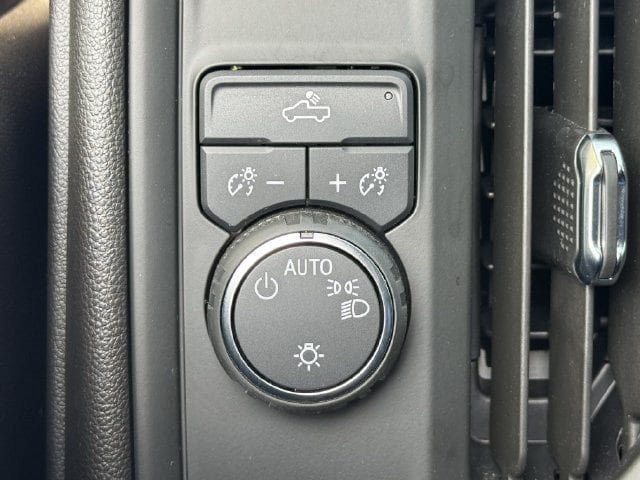 Used 2025 Chevrolet Silverado 1500 Custom RWD image 20