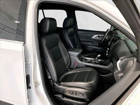 Used 2023 Chevrolet Traverse LT FWD image 9