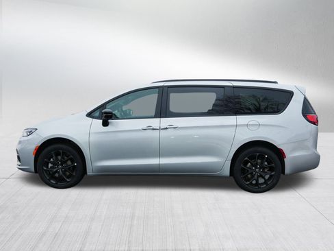 New 2026 Chrysler Pacifica Limited w/ S Appearance Package image 4