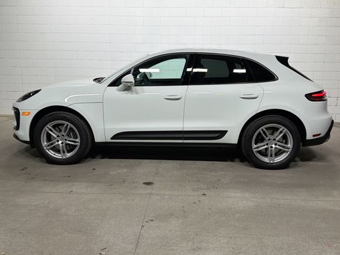 Certified 2025 Porsche Macan image 2