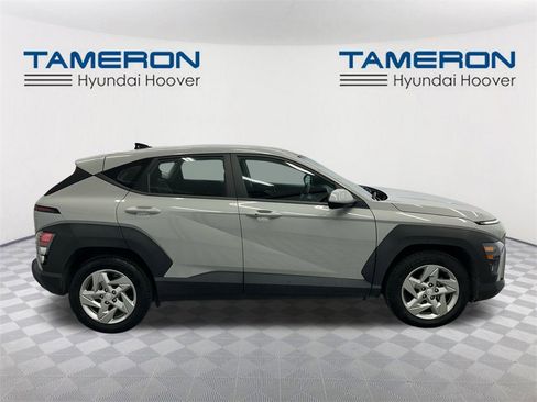 Used 2024 Hyundai Kona SE image 6