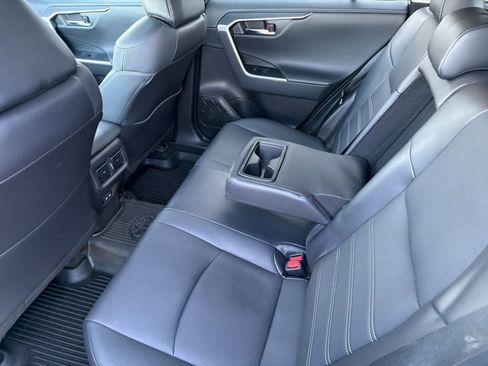 Used 2022 Toyota RAV4 Limited image 4