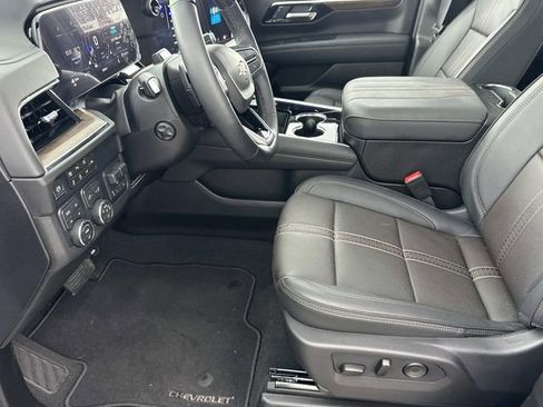 Certified 2026 Chevrolet Suburban High Country AWD/4WD image 25