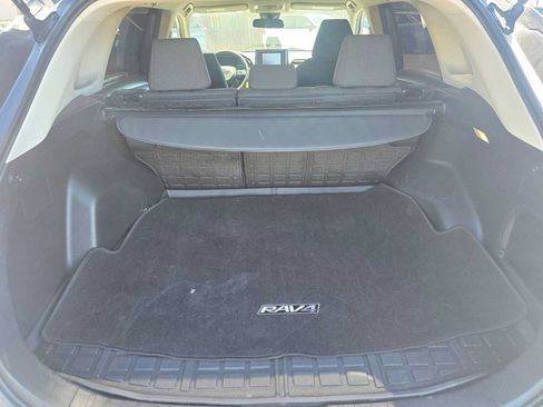 Used 2022 Toyota RAV4 LE AWD/4WD image 14