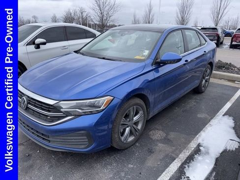 Used 2024 Volkswagen Jetta SE image 2