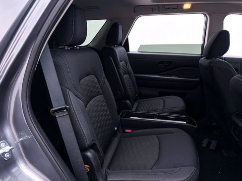 Used 2024 Nissan Pathfinder SV w/ SV Premium Package image 36