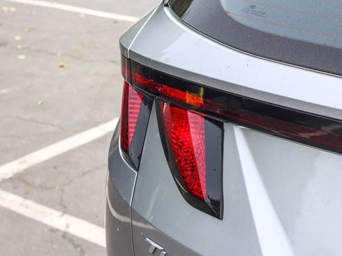 Certified 2022 Hyundai Tucson SE w/ Cargo Package image 8