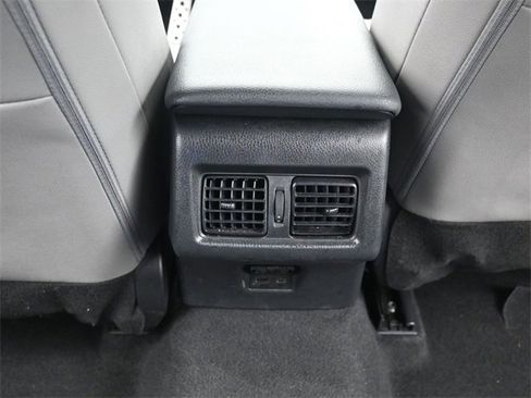 Used 2025 Toyota Camry SE w/ Convenience Package image 12