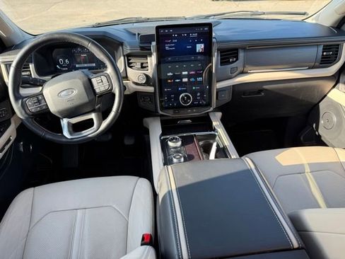 Used 2023 Ford Expedition Max Platinum AWD/4WD image 18