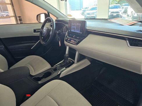 Used 2022 Toyota Corolla Cross L image 43