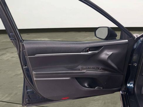 Used 2021 Toyota Camry SE FWD image 12